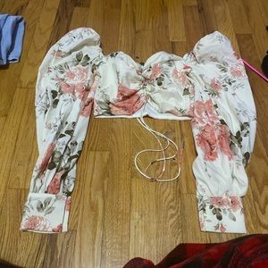 Cute floral top only used once for a shoot